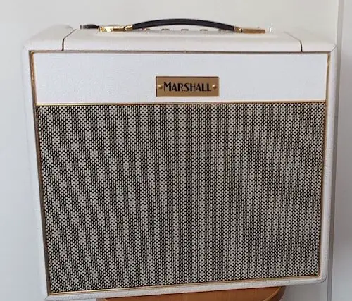 A White Marshall SV20C Studio Vintage 20/5-Watt 1x10 Inches Tube Combo Amp